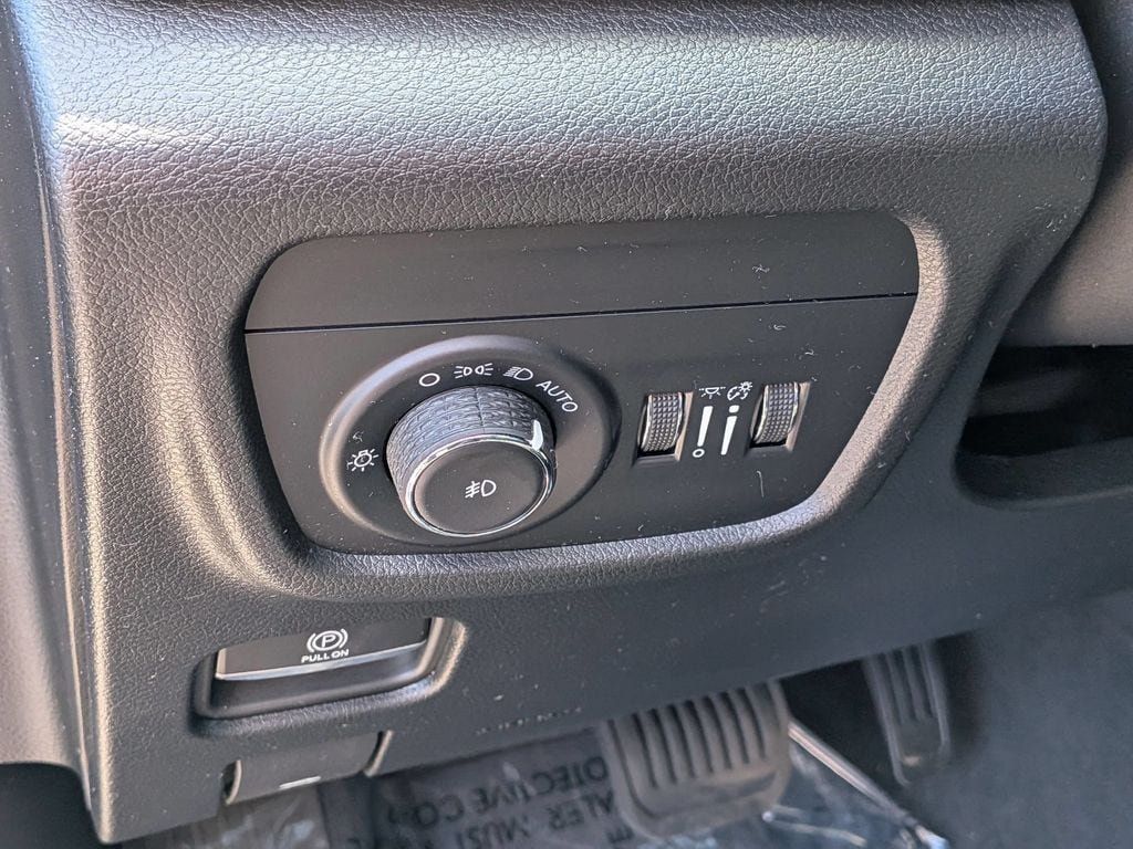 Certified 2024 Jeep Grand Cherokee Limited w/ Luxury Tech Group II AWD/4WD image 15