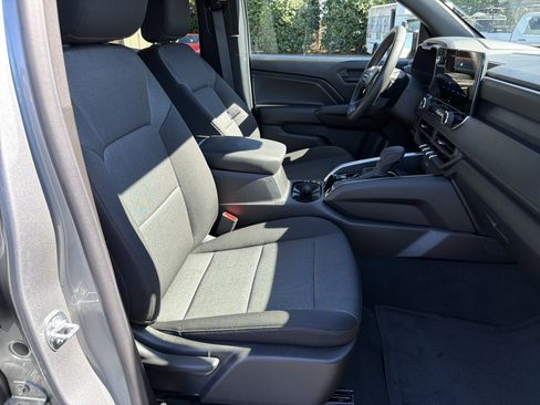 Used 2025 Chevrolet Colorado W/T image 13