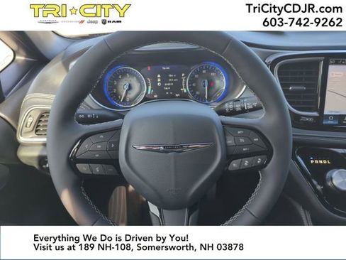 New 2026 Chrysler Pacifica Limited w/ S Appearance Package image 24
