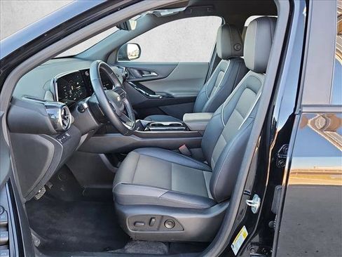 Used 2025 Chevrolet Equinox LT w/ Convenience Package II image 16