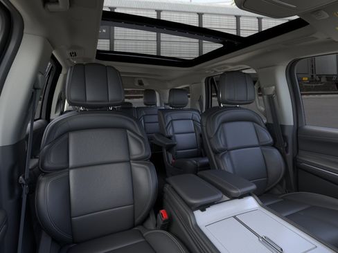 New 2026 Lincoln Navigator Reserve AWD/4WD image 10
