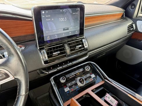 Used 2019 Lincoln Navigator Reserve image 23