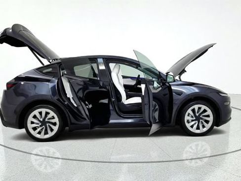 Used 2026 Tesla Model Y 2WD image 20