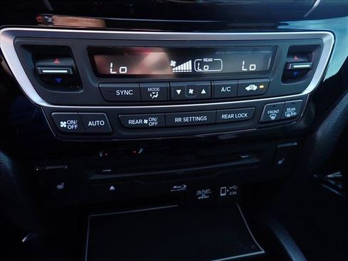 Used 2021 Honda Pilot Touring image 25