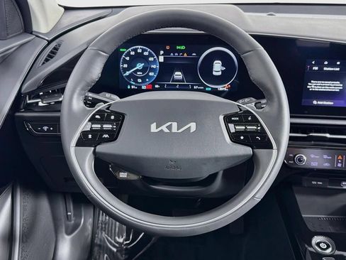 Used 2025 Kia Niro Wind w/ Wind Preserve Package FWD image 14