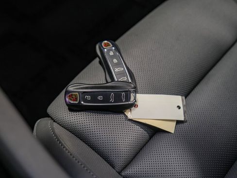 Used 2022 Porsche Taycan 4S image 60