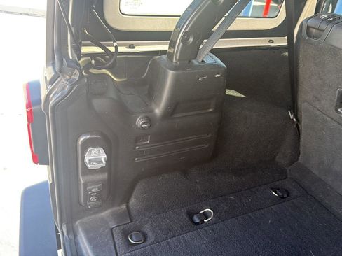 Used 2019 Jeep Wrangler Unlimited Sahara image 11