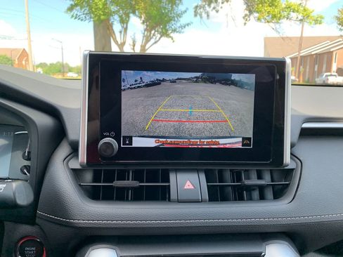 Used 2025 Toyota RAV4 XLE w/ Convenience Package FWD image 17