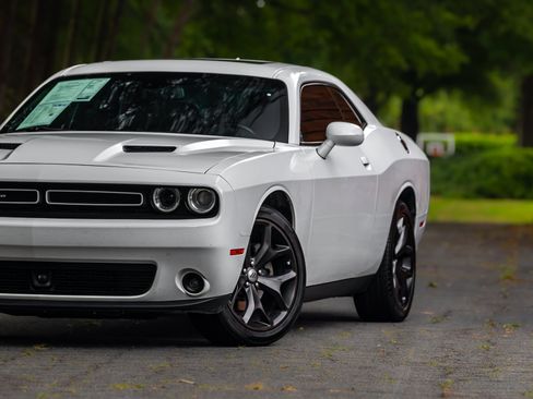 Used 2018 Dodge Challenger SXT Plus RWD image 28
