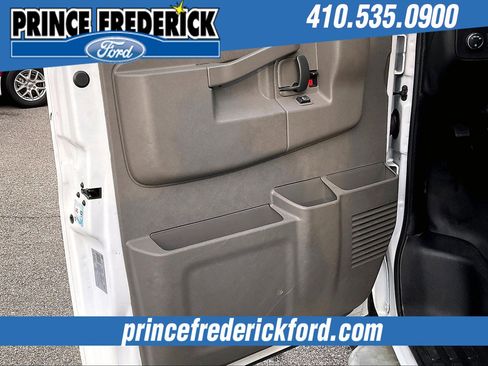 Used 2024 GMC Savana 2500 G25 w/ Driver Convenience Package image 19