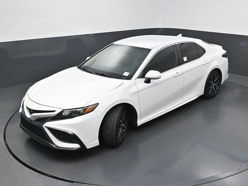 Used 2023 Toyota Camry SE w/ Convenience Package FWD image 32