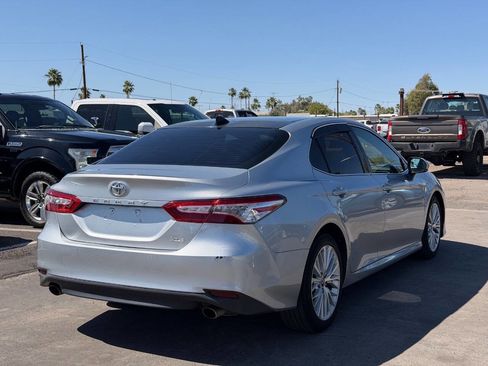 Used 2018 Toyota Camry XLE image 10