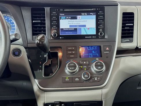 Used 2020 Toyota Sienna XLE Premium image 30