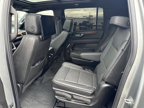 Used 2025 GMC Yukon XL Denali w/ Advanced Technology Package AWD/4WD image 26