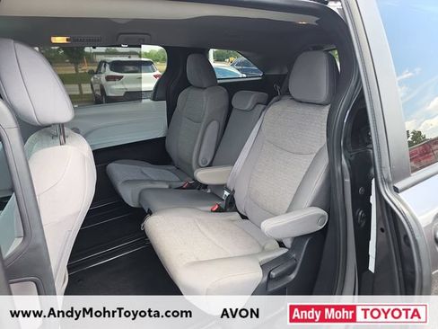 Used 2025 Toyota Sienna LE FWD image 11