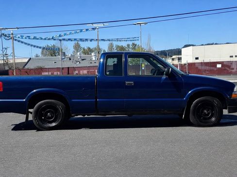 Used 2003 Chevrolet S10 Pickup 2WD Extended Cab image 3