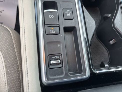 Used 2023 Nissan Pathfinder SL image 19