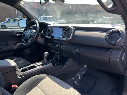 Certified 2023 Toyota Tacoma TRD Off-Road w/ Advanced Technology Package AWD/4WD image 29