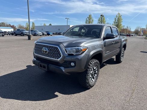 Used 2018 Toyota Tacoma TRD Off-Road image 3