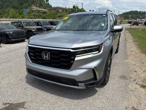 Used 2023 Honda Pilot Touring image 7
