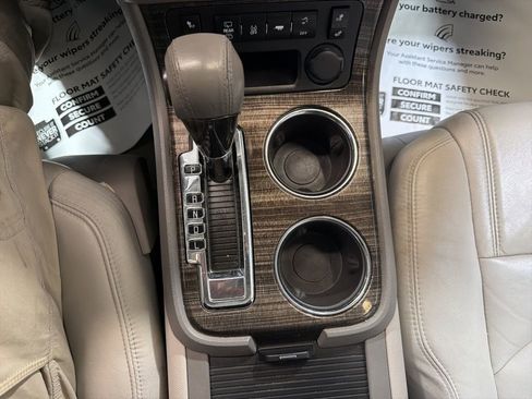 Used 2014 GMC Acadia SLT image 32