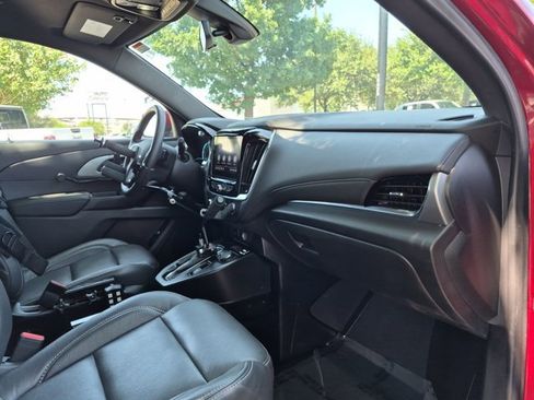 Used 2022 Chevrolet Traverse LT FWD image 22