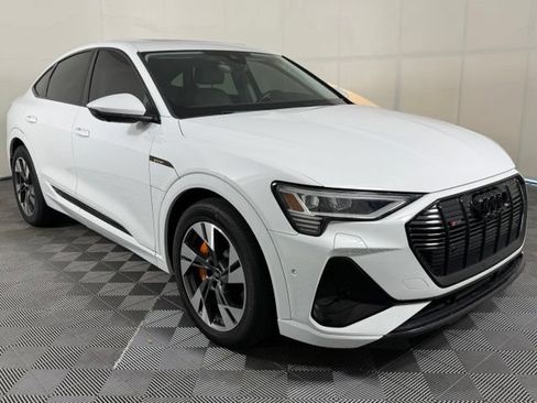 Used 2022 Audi e-tron Premium Plus w/ Premium Plus Package AWD/4WD image 10
