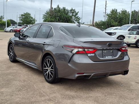 Used 2023 Toyota Camry SE FWD image 2