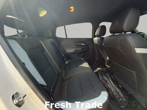 Used 2024 Buick Envista Preferred w/ Convenience I Package FWD image 8