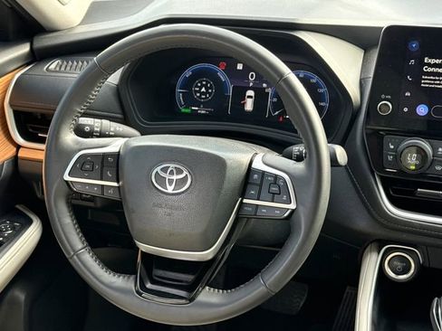 Used 2024 Toyota Grand Highlander AWD Hybrid image 14