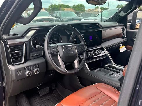 Used 2024 GMC Sierra 2500 Denali Ultimate AWD/4WD image 18
