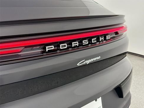 Used 2026 Porsche Cayenne Coupe AWD/4WD image 17
