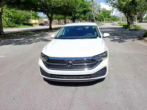 Used 2023 Volkswagen Jetta SE FWD image 3