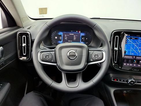 Certified 2025 Volvo XC40 B5 Plus AWD/4WD image 21