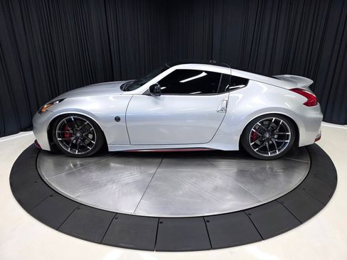 Used 2017 Nissan 370Z NISMO RWD image 10