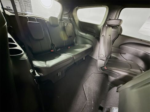 New 2026 Chrysler Pacifica Select image 33