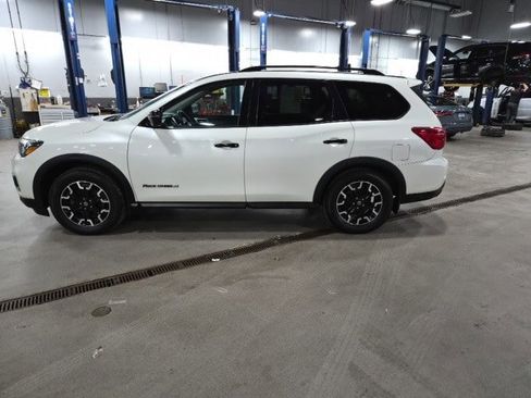 Used 2019 Nissan Pathfinder SL image 1