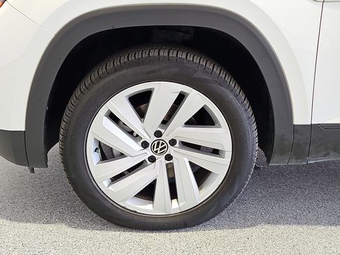 Certified 2023 Volkswagen Atlas Cross Sport SE w/ Panoramic Sunroof Package FWD image 11