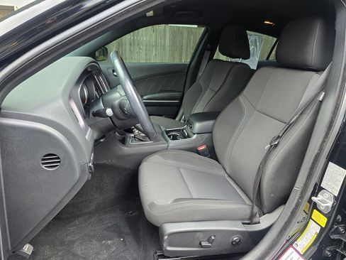 Used 2019 Dodge Charger SXT RWD image 13