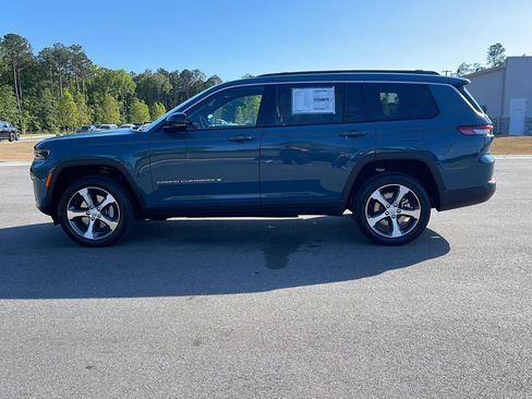 New 2026 Jeep Grand Cherokee L Limited w/ Luxury Tech Group II AWD/4WD image 4