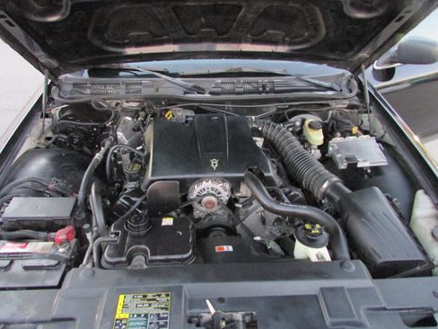 Used 2005 Ford Crown Victoria Police Interceptor image 14