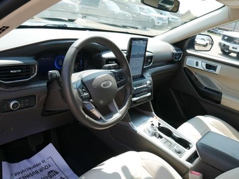 Used 2020 Ford Explorer Platinum w/ Premium Technology Package AWD/4WD image 17
