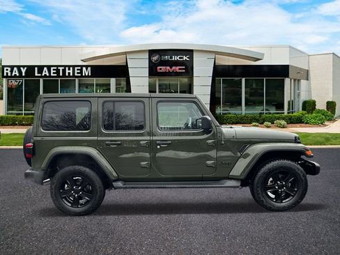 Used 2022 Jeep Wrangler Unlimited Sahara image 6