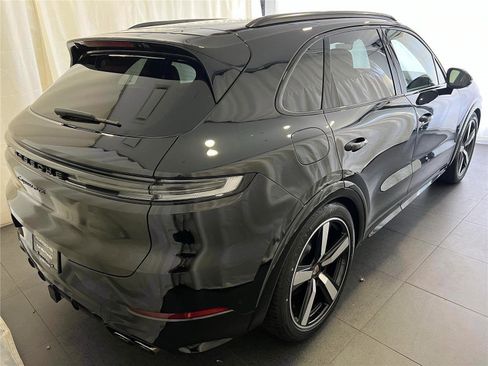 New 2026 Porsche Cayenne GTS image 9