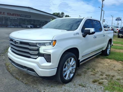 Used 2023 Chevrolet Silverado 1500 High Country w/ High Country Premium Package AWD/4WD image 3