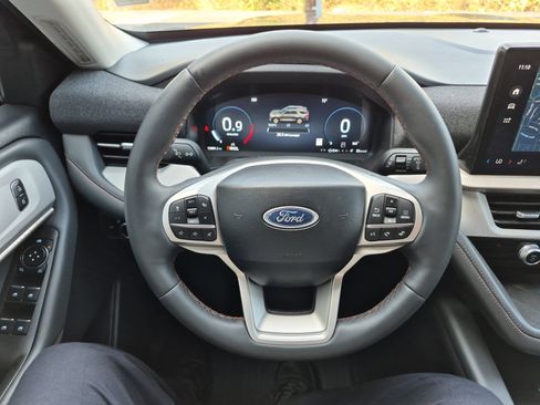 Certified 2025 Ford Explorer Active image 29