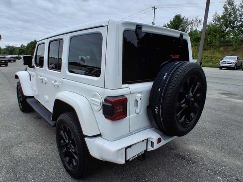 Used 2022 Jeep Wrangler Unlimited Sahara AWD/4WD image 8