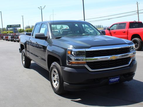 Used 2018 Chevrolet Silverado 1500 W/T w/ Trailering Package AWD/4WD image 8