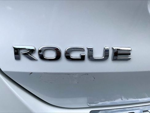 Used 2016 Nissan Rogue SV FWD image 30