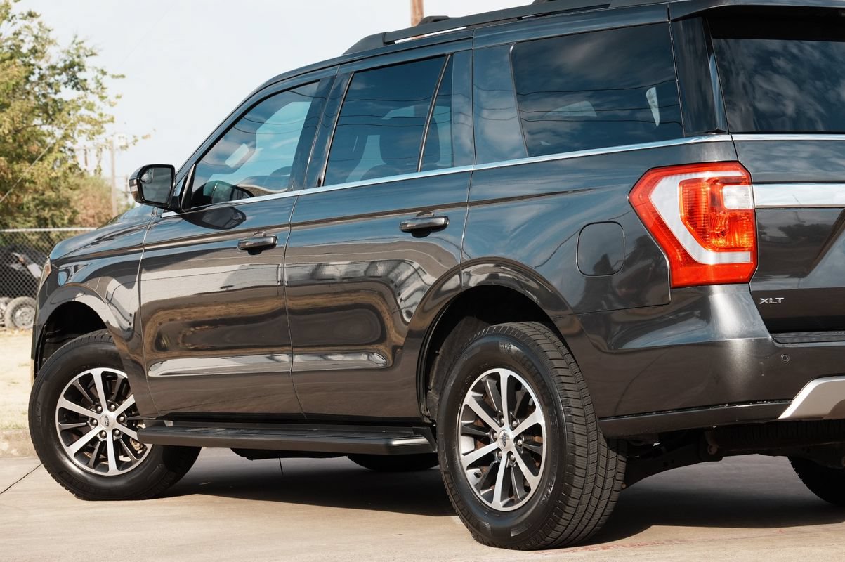 Used 2018 Ford Expedition XLT w/ Equipment Group 201A RWD image 32